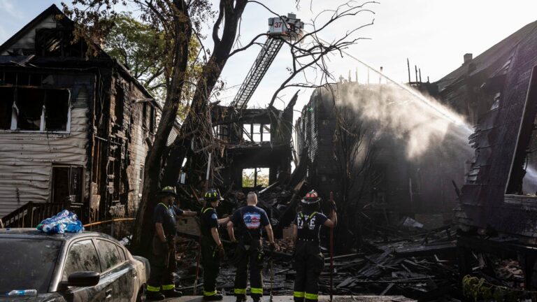 ‘Suspicious’ Fire Burns Seven Chicago Homes