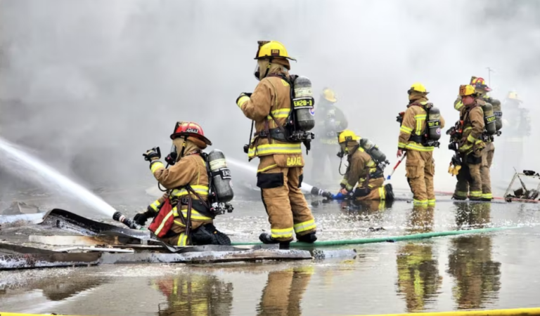 Dallas Apparatus Rolls Responding to 4-Alarm Fire