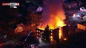 Vacant Apartment Building Blaze Lights up Detroit Sky