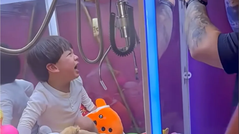 Wisconsin Firefighters Rescue Child From Claw Machine