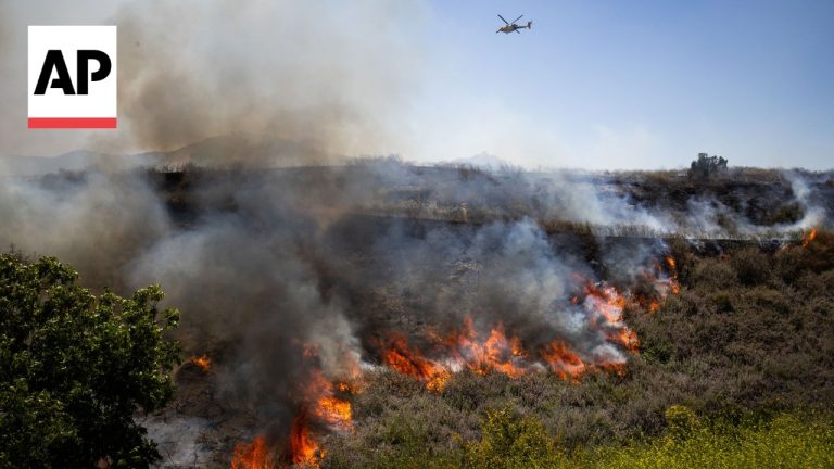 SoCal wildfire forces evacuations for more than 17,000 in Simi Valley area